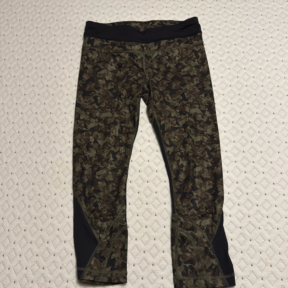 Lululemon army style workout pants. Size US Small